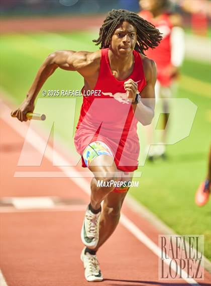 Thumbnail 2 in Panther Relays (4x400M) photogallery.