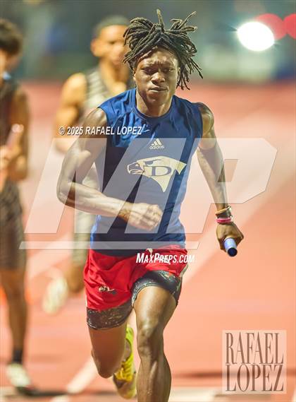 Thumbnail 3 in Panther Relays (4x400M) photogallery.