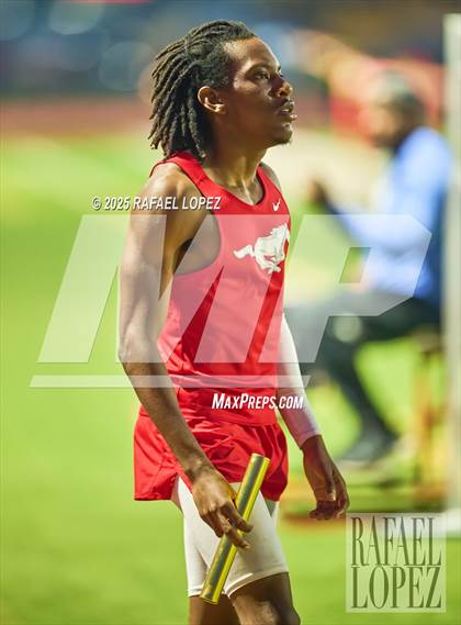 Thumbnail 1 in Panther Relays (4x400M) photogallery.