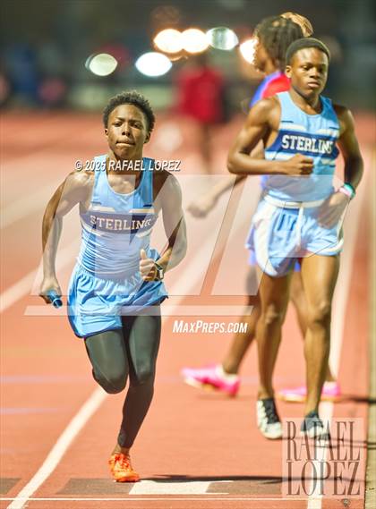 Thumbnail 3 in Panther Relays (4x400M) photogallery.
