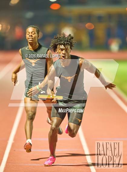 Thumbnail 1 in Panther Relays (4x400M) photogallery.