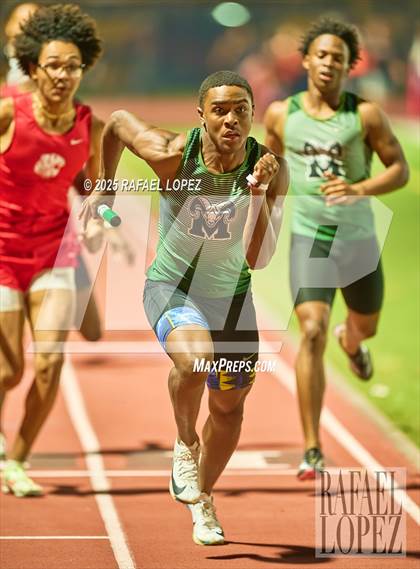 Thumbnail 2 in Panther Relays (4x400M) photogallery.