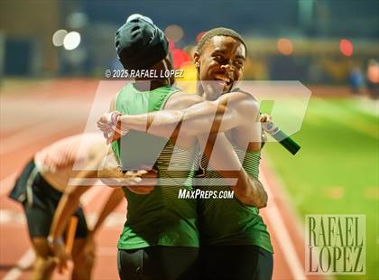 Thumbnail 1 in Panther Relays (4x400M) photogallery.