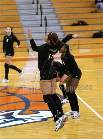 Thumbnail 2 in Dobie vs Tomball (Nike Volleyball Classic) photogallery.