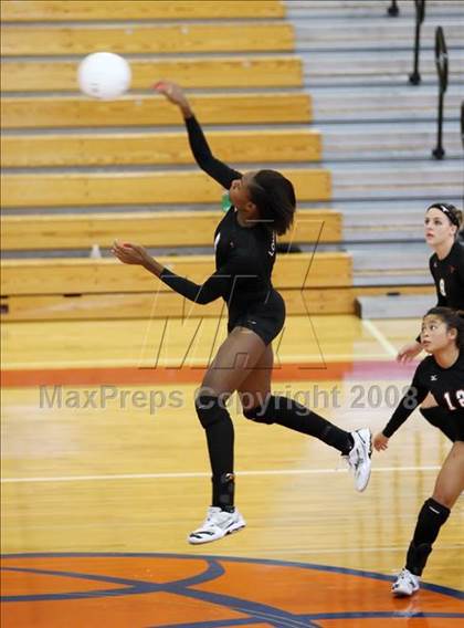 Thumbnail 2 in Dobie vs Tomball (Nike Volleyball Classic) photogallery.