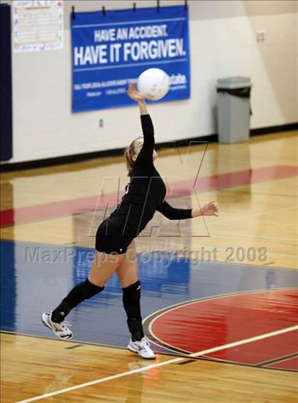 Thumbnail 2 in Dobie vs Tomball (Nike Volleyball Classic) photogallery.
