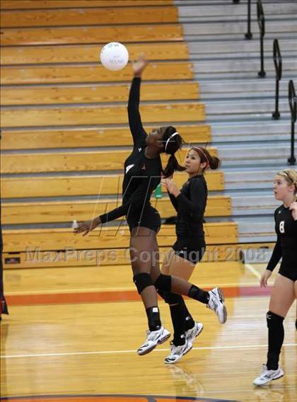 Thumbnail 1 in Dobie vs Tomball (Nike Volleyball Classic) photogallery.