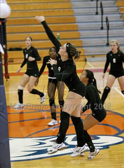 Thumbnail 2 in Dobie vs Tomball (Nike Volleyball Classic) photogallery.