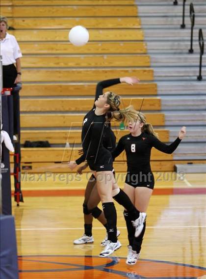 Thumbnail 2 in Dobie vs Tomball (Nike Volleyball Classic) photogallery.