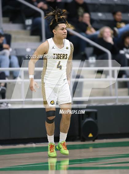 Thumbnail 2 in Mt. Pleasant vs. Denison (UIL 5A D2 Bi-District Basketball Playoff) photogallery.