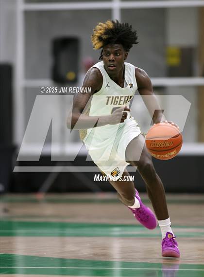 Thumbnail 1 in Mt. Pleasant vs. Denison (UIL 5A D2 Bi-District Basketball Playoff) photogallery.