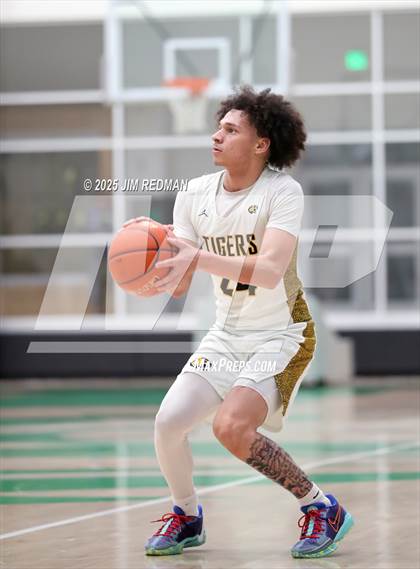 Thumbnail 2 in Mt. Pleasant vs. Denison (UIL 5A D2 Bi-District Basketball Playoff) photogallery.