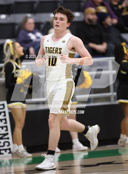 Thumbnail 3 in Mt. Pleasant vs. Denison (UIL 5A D2 Bi-District Basketball Playoff) photogallery.
