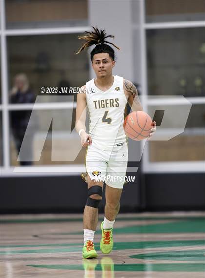 Thumbnail 2 in Mt. Pleasant vs. Denison (UIL 5A D2 Bi-District Basketball Playoff) photogallery.