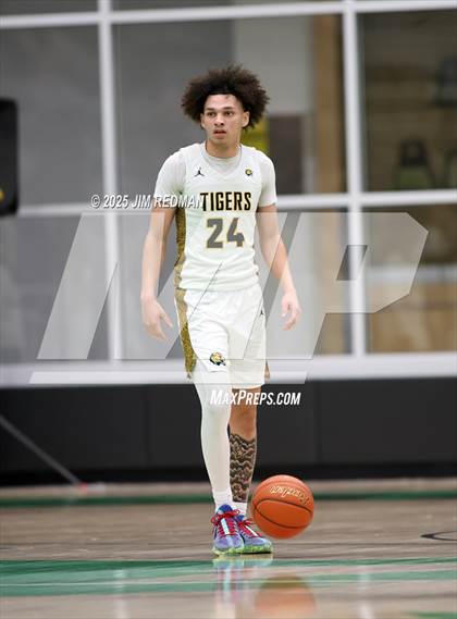 Thumbnail 3 in Mt. Pleasant vs. Denison (UIL 5A D2 Bi-District Basketball Playoff) photogallery.