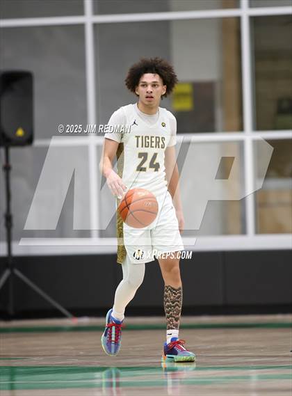 Thumbnail 1 in Mt. Pleasant vs. Denison (UIL 5A D2 Bi-District Basketball Playoff) photogallery.