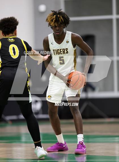 Thumbnail 2 in Mt. Pleasant vs. Denison (UIL 5A D2 Bi-District Basketball Playoff) photogallery.