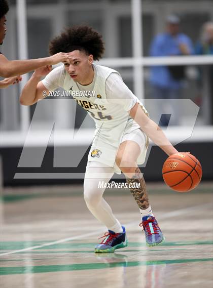 Thumbnail 2 in Mt. Pleasant vs. Denison (UIL 5A D2 Bi-District Basketball Playoff) photogallery.
