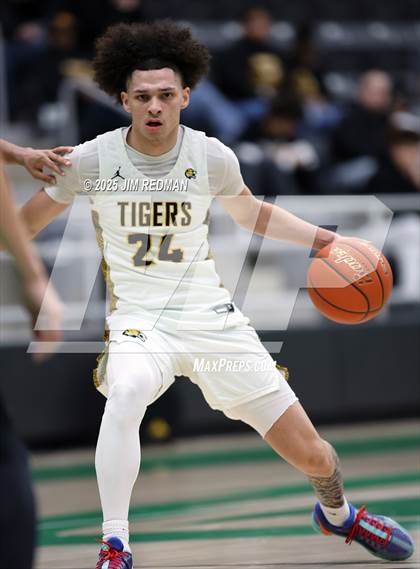 Thumbnail 3 in Mt. Pleasant vs. Denison (UIL 5A D2 Bi-District Basketball Playoff) photogallery.