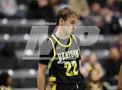 Thumbnail 1 in Mt. Pleasant vs. Denison (UIL 5A D2 Bi-District Basketball Playoff) photogallery.