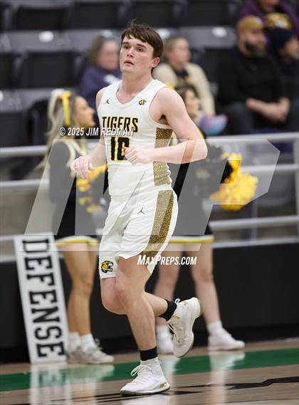 Thumbnail 1 in Mt. Pleasant vs. Denison (UIL 5A D2 Bi-District Basketball Playoff) photogallery.