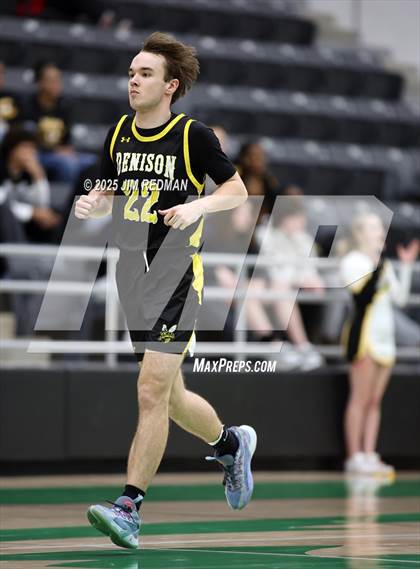 Thumbnail 1 in Mt. Pleasant vs. Denison (UIL 5A D2 Bi-District Basketball Playoff) photogallery.