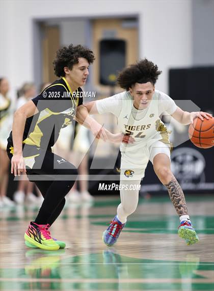 Thumbnail 2 in Mt. Pleasant vs. Denison (UIL 5A D2 Bi-District Basketball Playoff) photogallery.