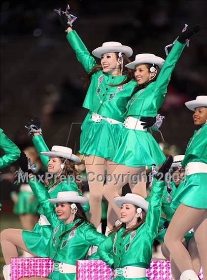 Thumbnail 2 in Waxahachie vs. Longview (Texas 4A Region II D1 Playoffs) photogallery.