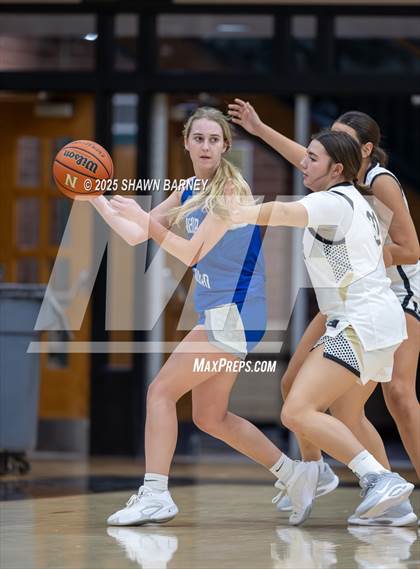 Thumbnail 2 in JV: Indianapolis Bishop Chatard @ Noblesville photogallery.
