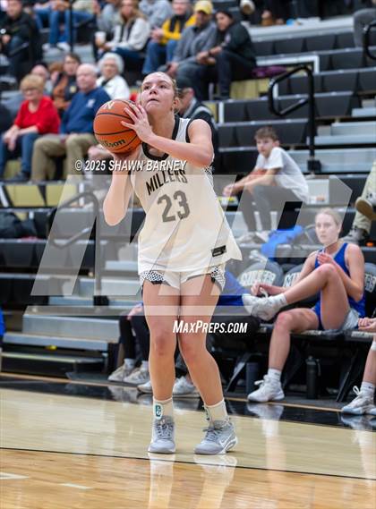 Thumbnail 3 in JV: Indianapolis Bishop Chatard @ Noblesville photogallery.
