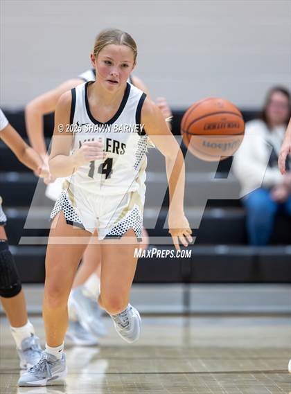 Thumbnail 3 in JV: Indianapolis Bishop Chatard @ Noblesville photogallery.