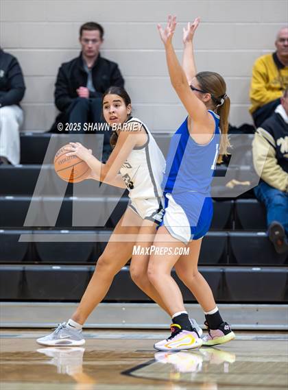 Thumbnail 3 in JV: Indianapolis Bishop Chatard @ Noblesville photogallery.