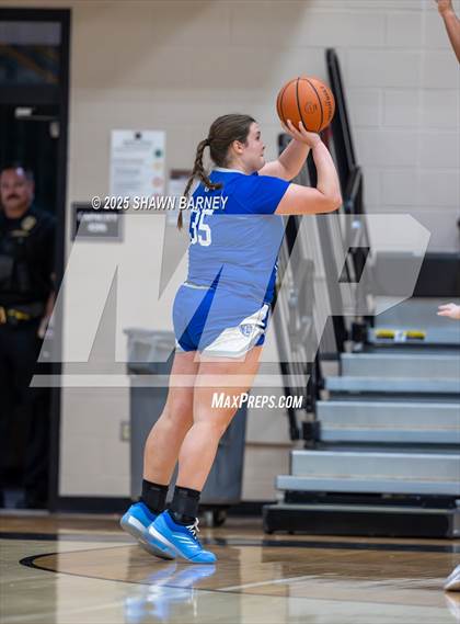 Thumbnail 3 in JV: Indianapolis Bishop Chatard @ Noblesville photogallery.