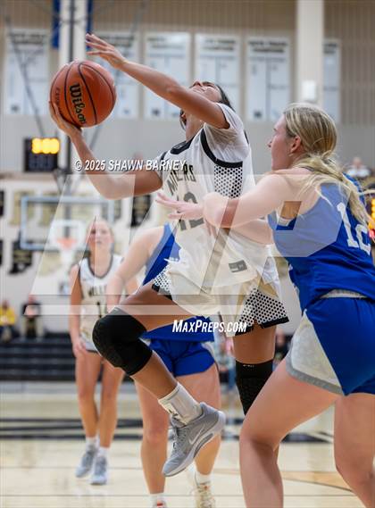 Thumbnail 3 in JV: Indianapolis Bishop Chatard @ Noblesville photogallery.