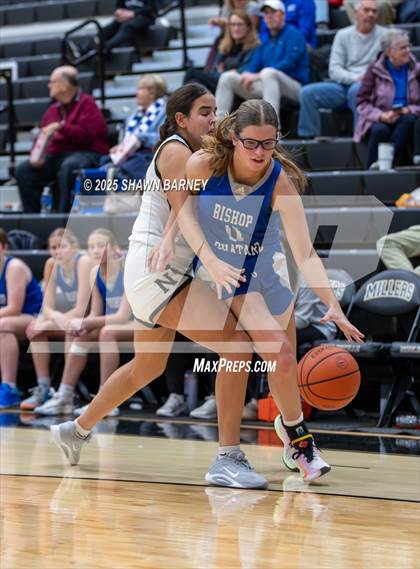 Thumbnail 3 in JV: Indianapolis Bishop Chatard @ Noblesville photogallery.