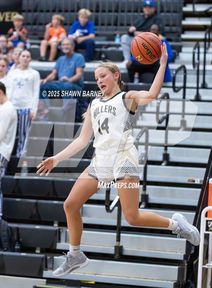 Thumbnail 1 in JV: Indianapolis Bishop Chatard @ Noblesville photogallery.