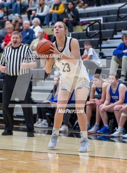 Thumbnail 2 in JV: Indianapolis Bishop Chatard @ Noblesville photogallery.