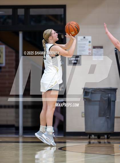 Thumbnail 3 in JV: Indianapolis Bishop Chatard @ Noblesville photogallery.
