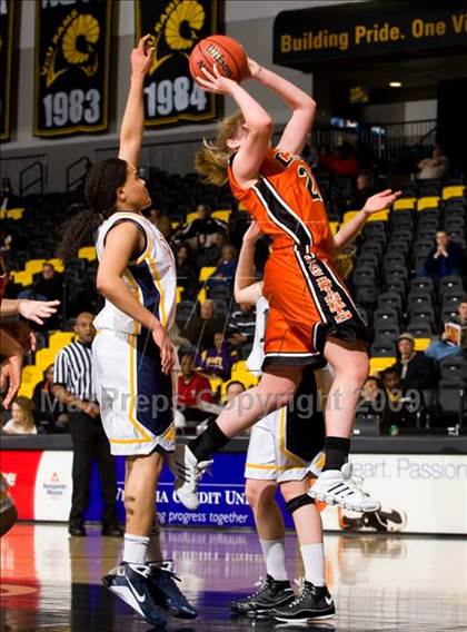 Thumbnail 1 in Loudoun County vs. Charlottesville (VHSL AA D4 Semifinal) photogallery.