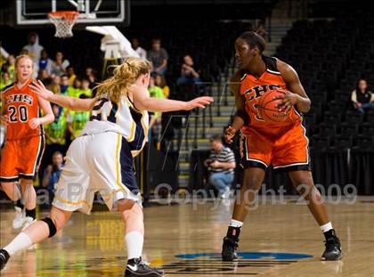 Thumbnail 1 in Loudoun County vs. Charlottesville (VHSL AA D4 Semifinal) photogallery.