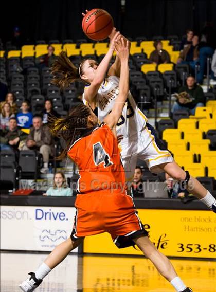 Thumbnail 3 in Loudoun County vs. Charlottesville (VHSL AA D4 Semifinal) photogallery.