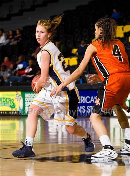 Thumbnail 3 in Loudoun County vs. Charlottesville (VHSL AA D4 Semifinal) photogallery.