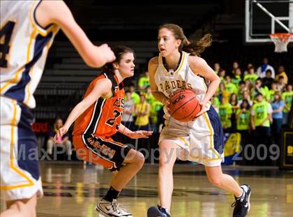 Thumbnail 2 in Loudoun County vs. Charlottesville (VHSL AA D4 Semifinal) photogallery.