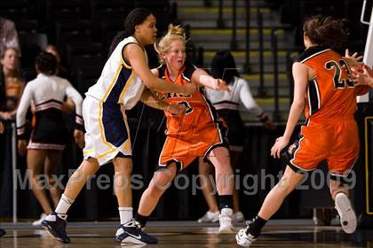 Thumbnail 2 in Loudoun County vs. Charlottesville (VHSL AA D4 Semifinal) photogallery.