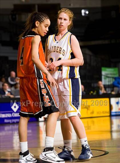 Thumbnail 2 in Loudoun County vs. Charlottesville (VHSL AA D4 Semifinal) photogallery.