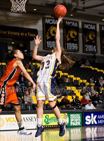 Thumbnail 2 in Loudoun County vs. Charlottesville (VHSL AA D4 Semifinal) photogallery.