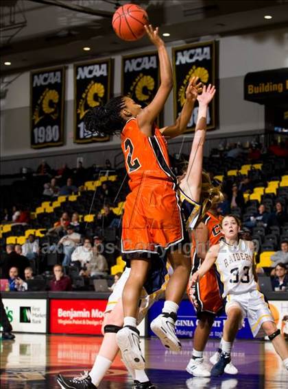 Thumbnail 3 in Loudoun County vs. Charlottesville (VHSL AA D4 Semifinal) photogallery.