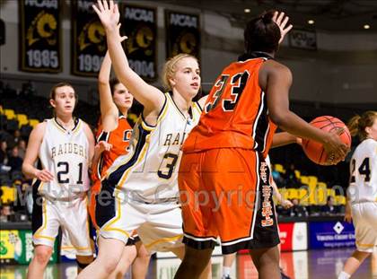 Thumbnail 1 in Loudoun County vs. Charlottesville (VHSL AA D4 Semifinal) photogallery.