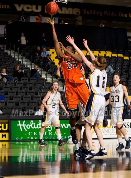 Thumbnail 1 in Loudoun County vs. Charlottesville (VHSL AA D4 Semifinal) photogallery.