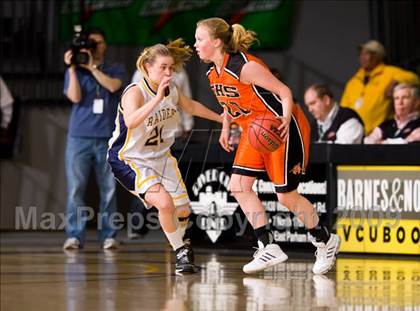 Thumbnail 2 in Loudoun County vs. Charlottesville (VHSL AA D4 Semifinal) photogallery.